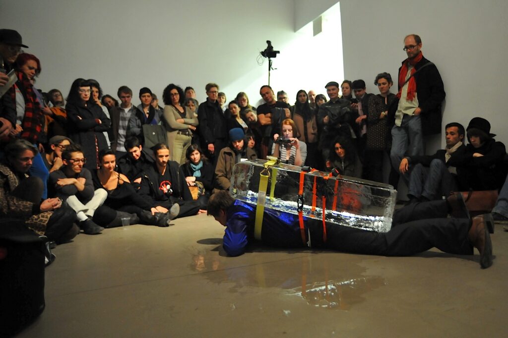 Stein Henningsen performing ‘untitled’ at Mercer Union.