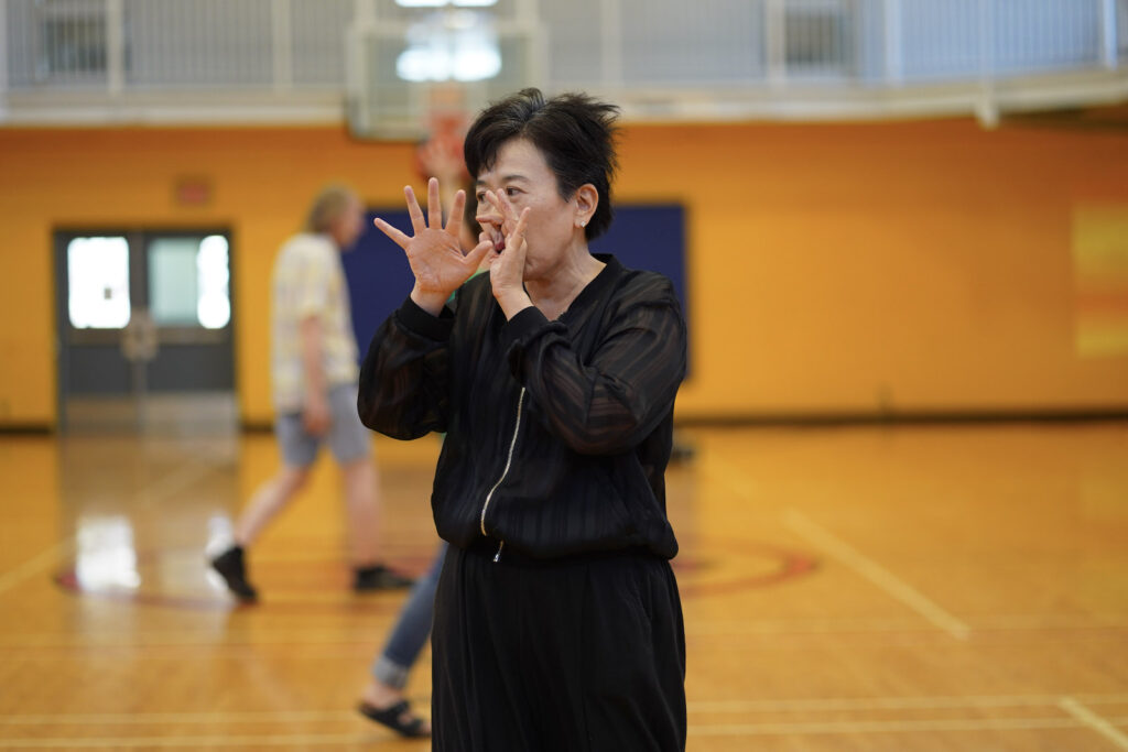 Sakiko Yamaoka and audience participants perform Body Maintenance as part of KinesTHESES, 2019