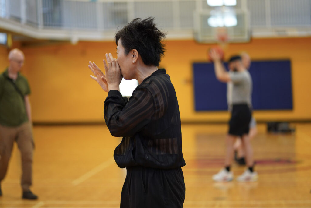 Sakiko Yamaoka and audience participants perform Body Maintenance as part of KinesTHESES, 2019