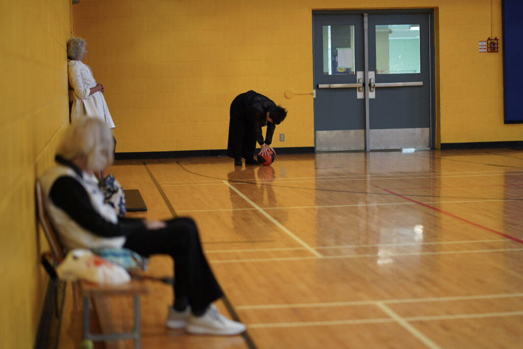 Sakiko Yamaoka performs Body Maintenance as part of KinesTHESES, 2019