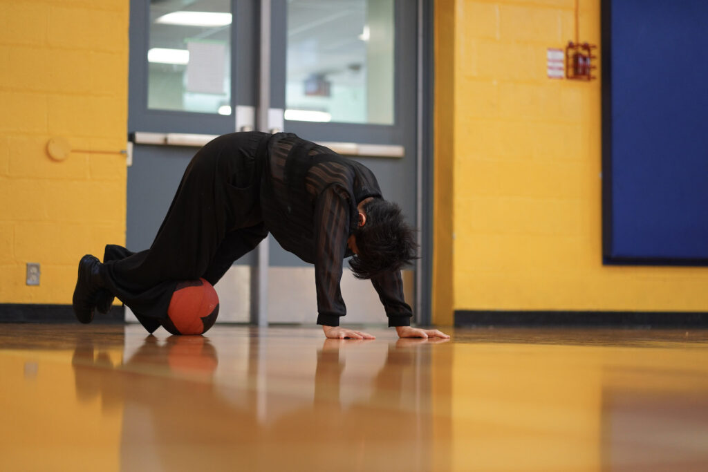 Sakiko Yamaoka performs Body Maintenance as part of KinesTHESES, 2019