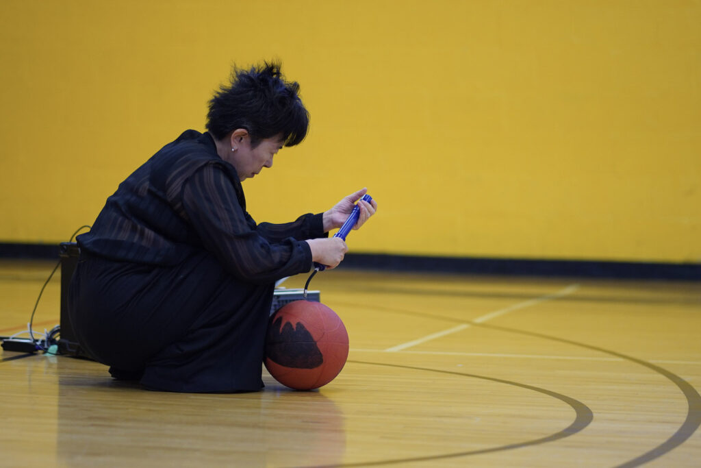 Sakiko Yamaoka performs Body Maintenance as part of KinesTHESES, 2019