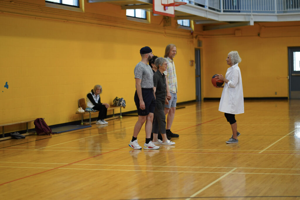 Sakiko Yamaoka and audience participants perform Body Maintenance as part of KinesTHESES, 2019