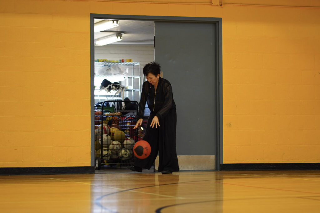 Sakiko Yamaoka performs Body Maintenance as part of KinesTHESES, 2019