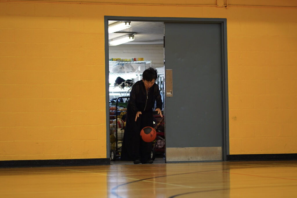 Sakiko Yamaoka performs Body Maintenance as part of KinesTHESES, 2019