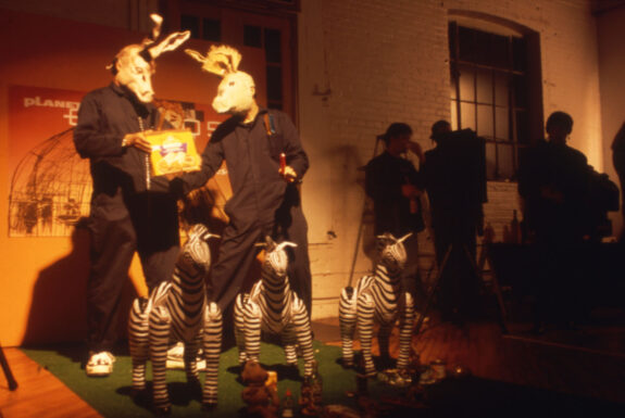 Los Mixiques perform Fotos 5.0 The Planet of Los Burros, 7a*11d 1998