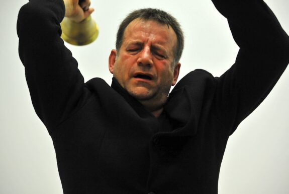 Gabe Gaudet with Jürgen Fritz performing ‘Ringing a bell in dialogue’ at XPACE.