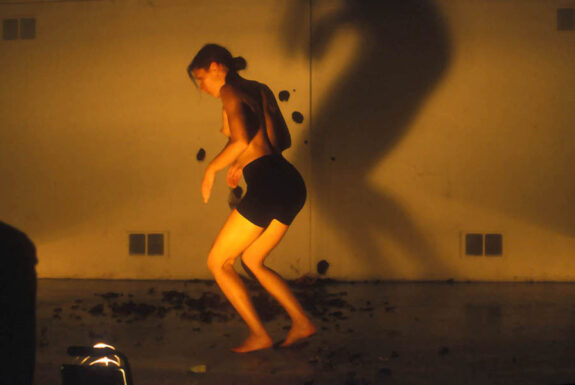 Susanna Åkerlund of SU-EN Butoh Company (with music by SIX HEADS) performing Headless at Art System